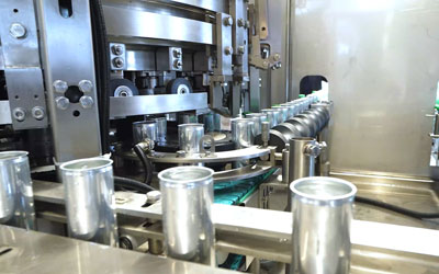 國產智能易拉罐灌裝機震撼發布 國產智能易拉罐灌裝機震撼發布